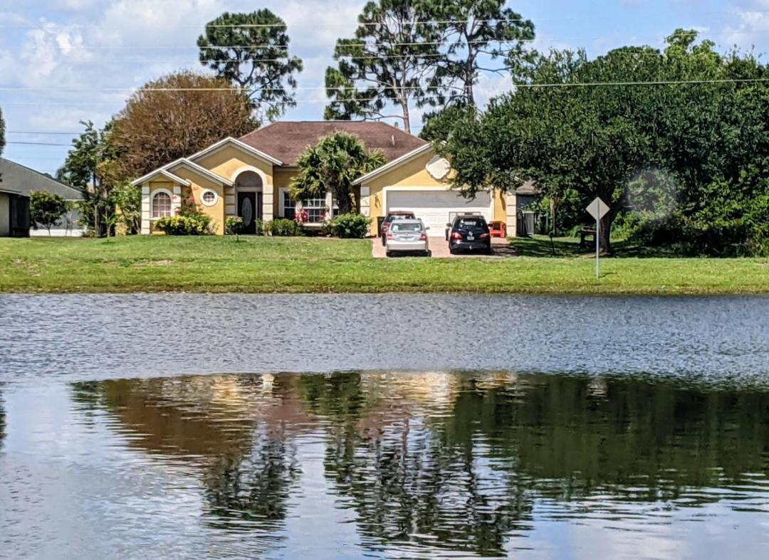 A Treasure Coast Gem- Private Entrance And Private Bathroom Port St. Lucie Exterior photo